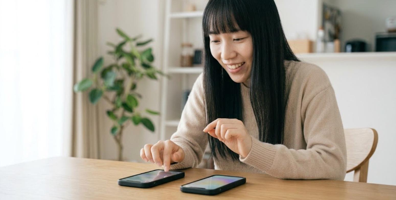 GBAの通信プレイの代わりを試す女性